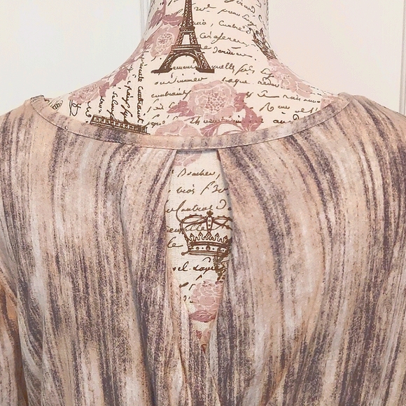 LISA RINNA TOP - Picture 6 of 9